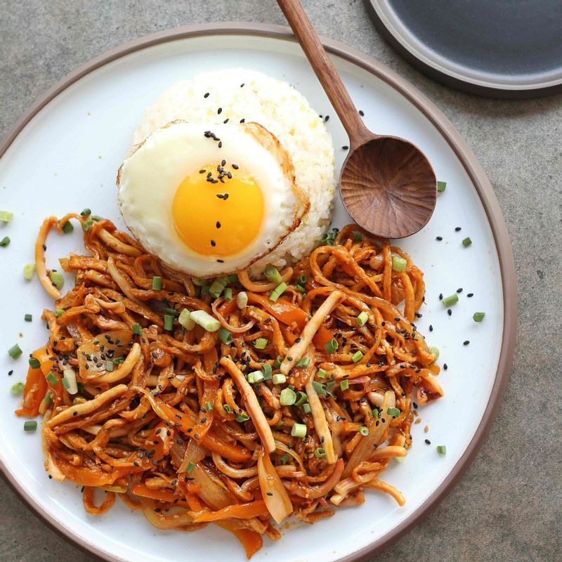 오징어 어묵 덮밥