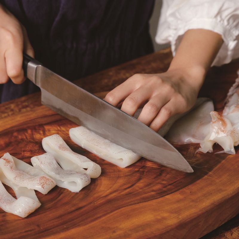 오징어찌개을 위한 재료 이미지로 오징어 등으로 구성 되어있습니다.