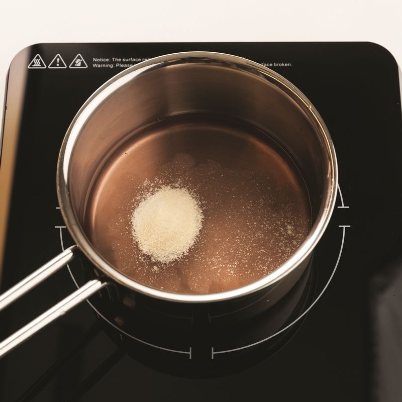 후르츠워터젤리을 위한 재료 이미지로 크랜베리 주스,후르츠통조림,후르츠통조림 국물,블루베리,젤라틴가루 등으로 구성 되어있습니다.