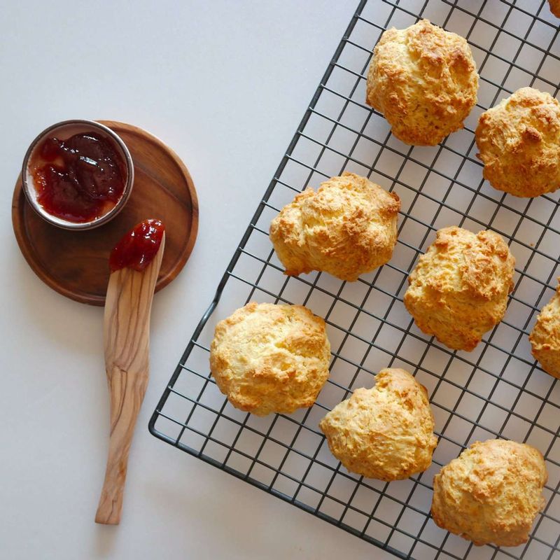 예열한 오븐에서 15~18분간 구워주세요.