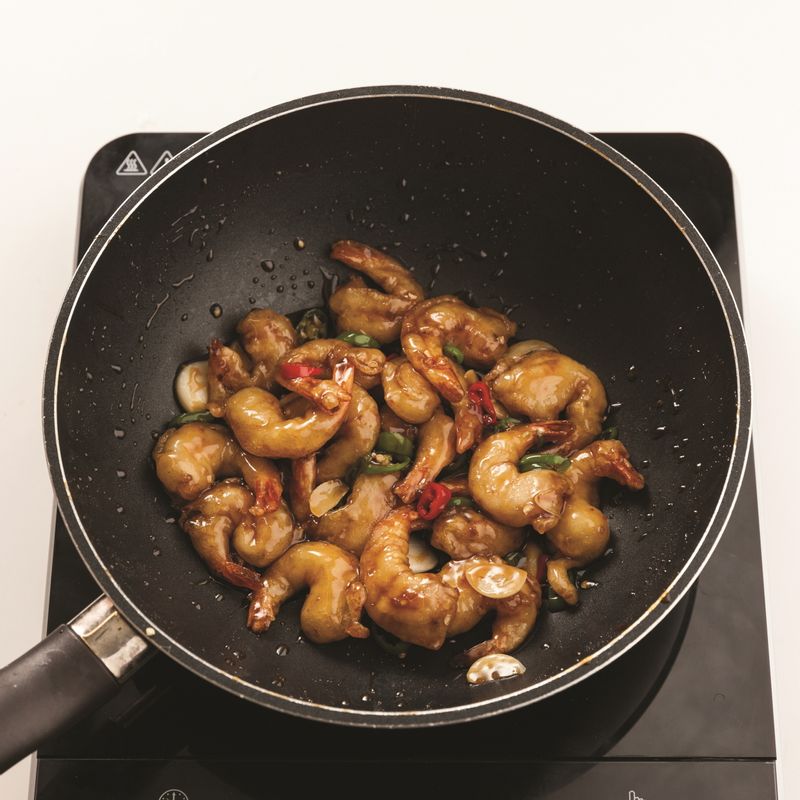 순서 3에 순서 1을 넣고 뒤적이며 1분간 볶아주세요.