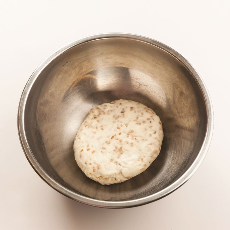 얼큰 해물 수제비을 위한 재료 이미지로 감자,고춧가루,오징어,바지락,애호박 등으로 구성 되어있습니다.