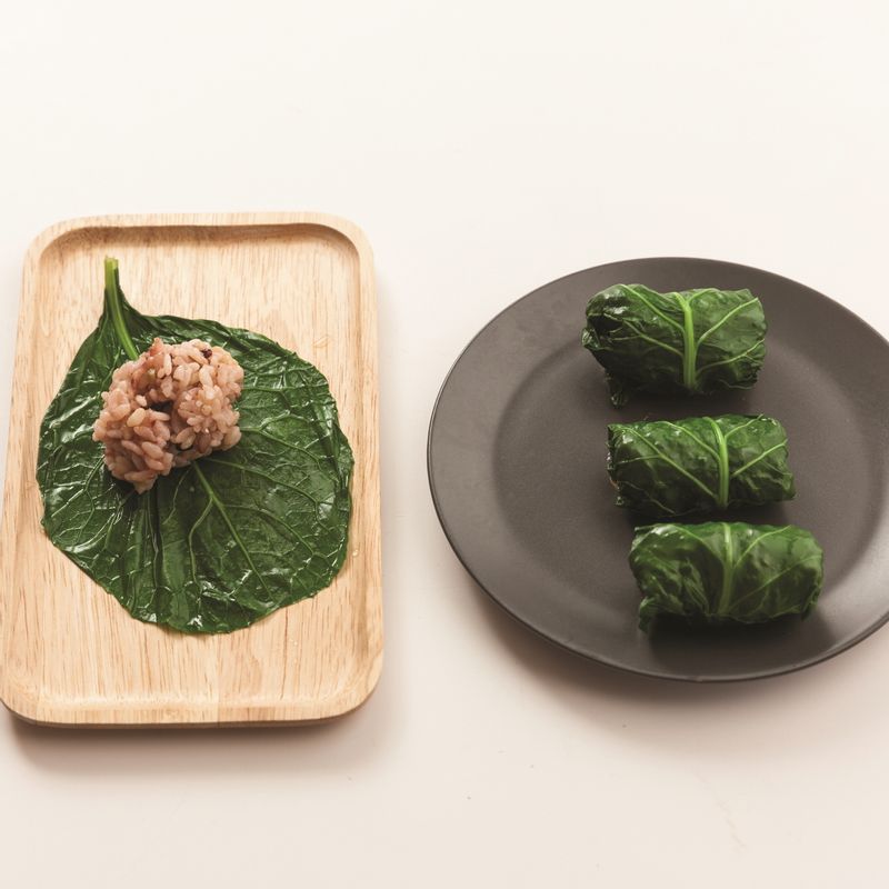 케일쌈밥과 멸치쌈장을 위한 재료 이미지로 혼합잡곡밥,데친 케일(쌈용) 등으로 구성 되어있습니다.