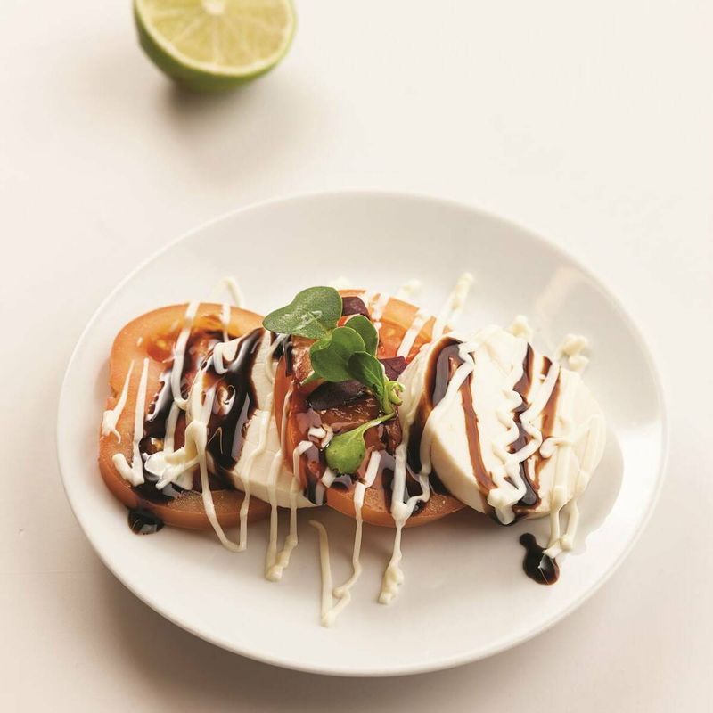 토마토두부카프레제와 라임드레싱