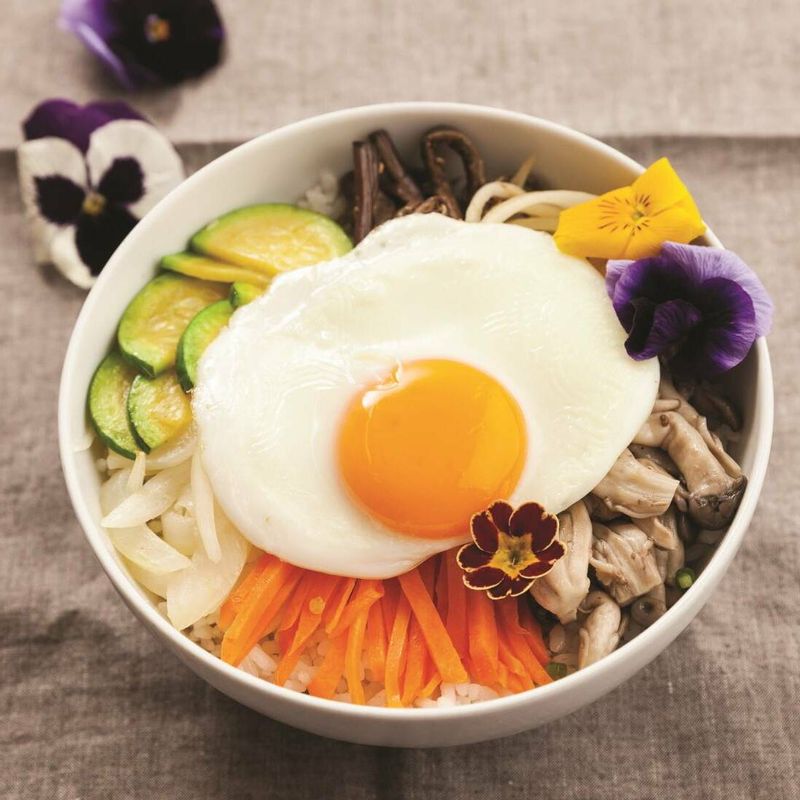 꽃비빔밥과 훈제오리고추장