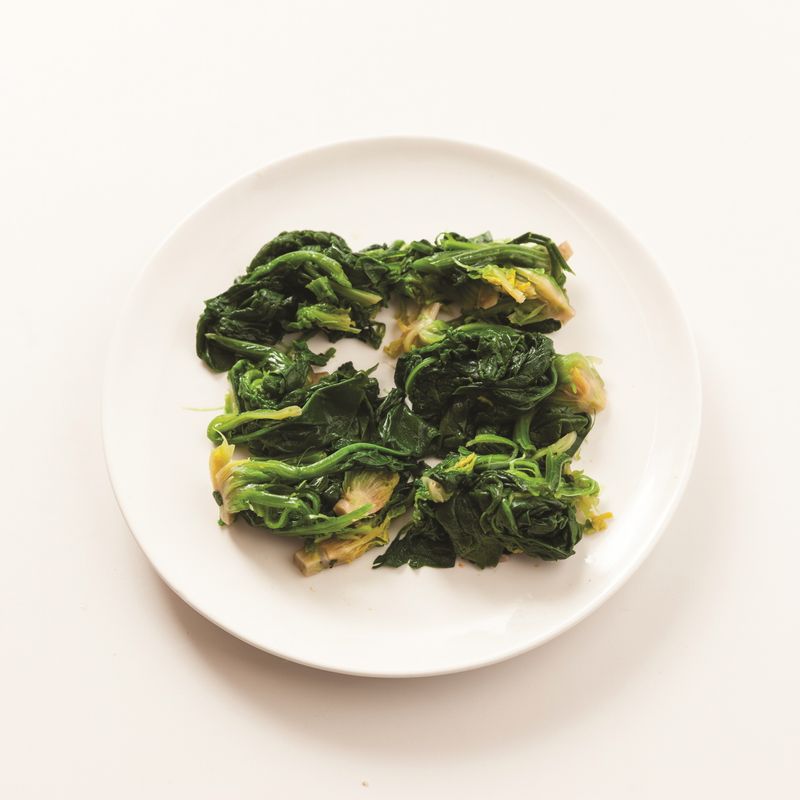 손질한 섬초를 살짝 데친 뒤 3~4등분으로 썰어 주세요.