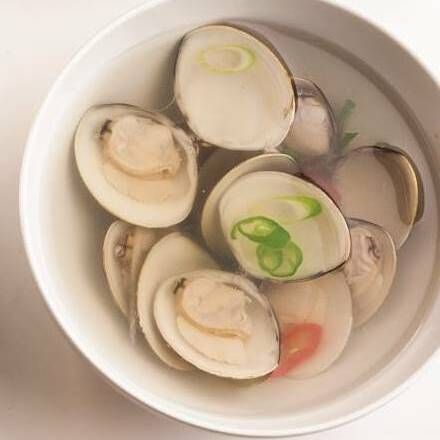 그릇에 담아 따뜻할 때 맛있는 국물맛을 즐겨보세요.