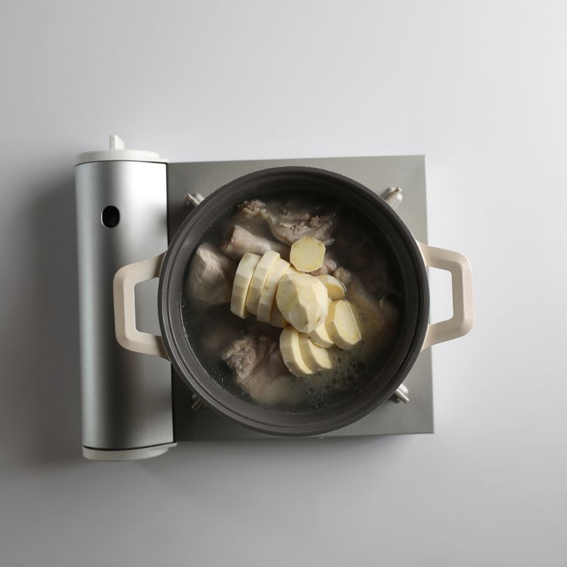 고구마를 넣고 1분 정도 더 끓여주세요.