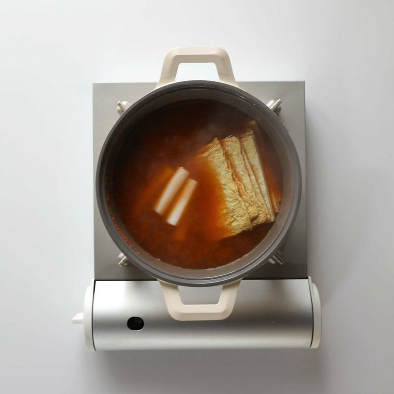 떡, 어묵을 넣고 5분 정도 더 끓여주세요.