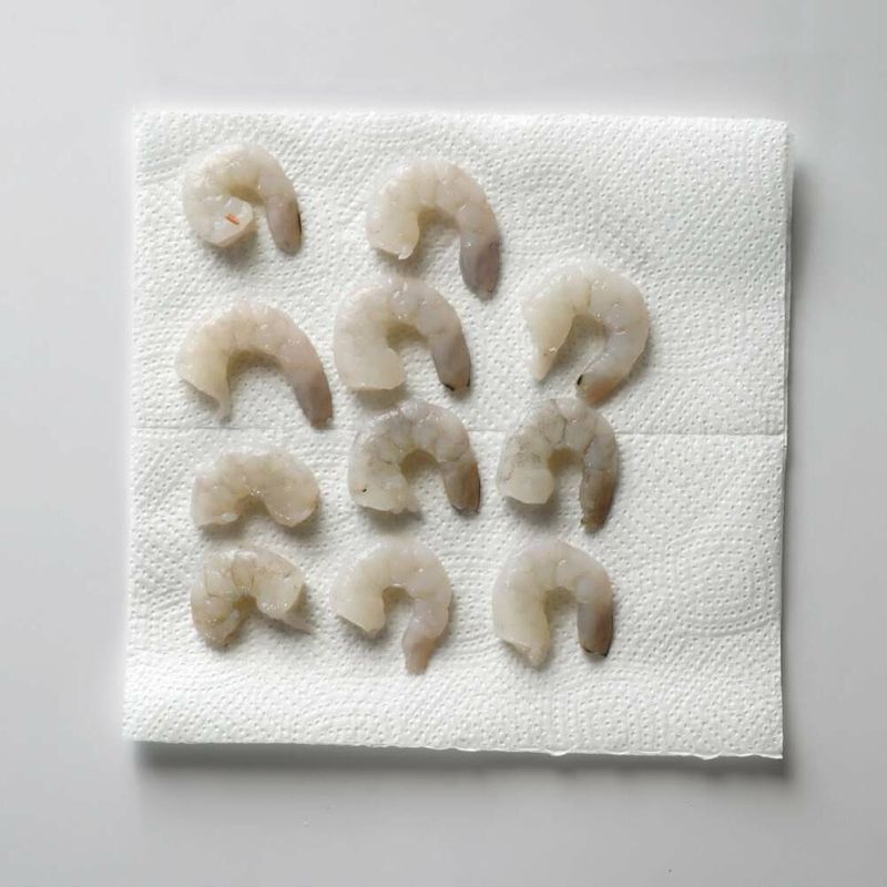 새우부추전을 위한 재료 이미지로 새우,부추,밀가루,부침가루,찬물 등으로 구성 되어있습니다.