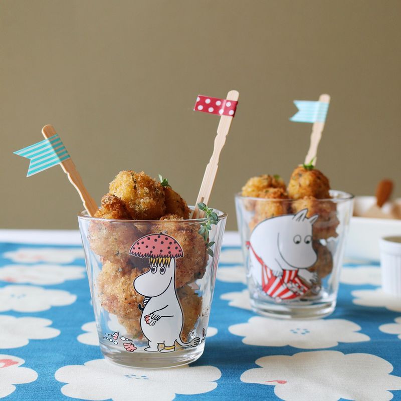 머스터드 소스 재료를 섞어서 함께 내어주세요.