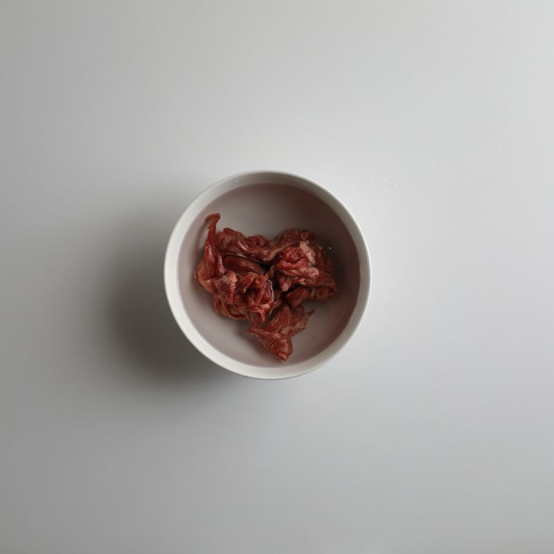 소고기는 물에 30분 정도 담가 핏물을 제거해주세요.
*Tip. 불고기용 소고기는 얇아서 오랫동안 핏물을 빼지 않아도 된답니다!