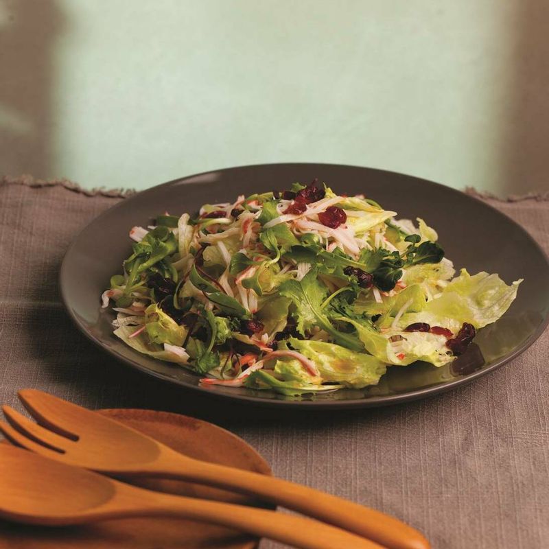 순서 1, 2를 그릇에 담고 드레싱을 뿌리면 완성이예요!