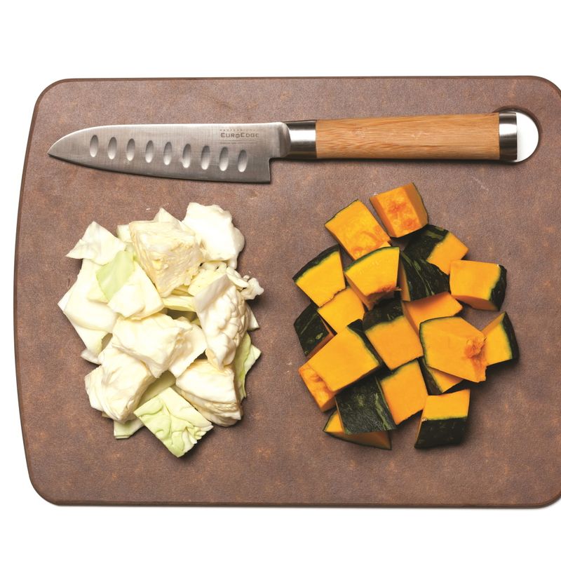 단호박과 양배추는 깨끗이 씻어 한입 크기로 썰어주세요.