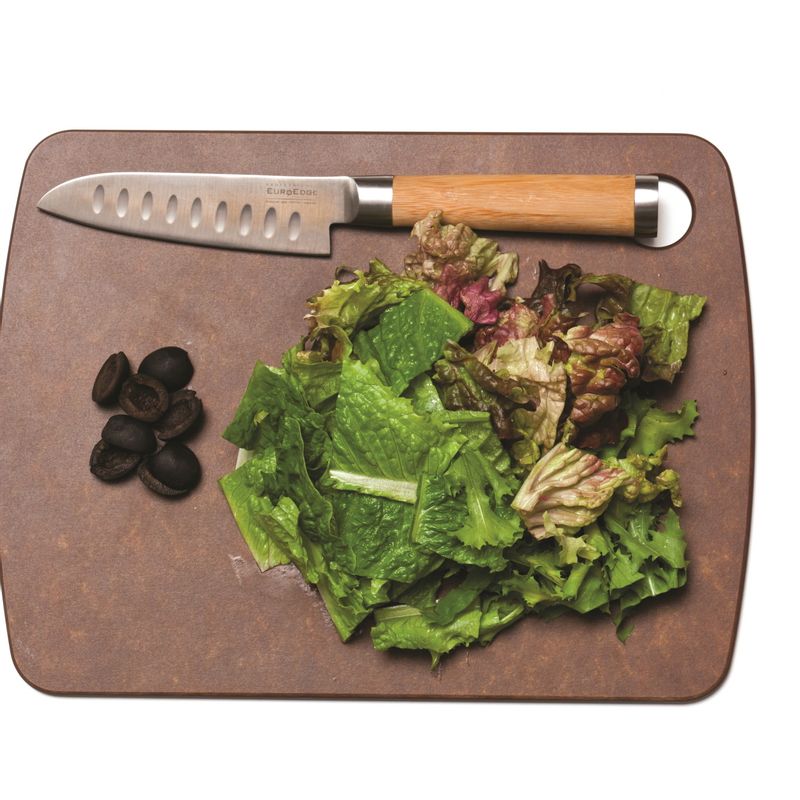 드라이드토마토파스타샐러드을 위한 재료 이미지로 말린 토마토,쌈채소 (상추, 치커리),파스타면,블랙올리브,그래놀라 등으로 구성 되어있습니다.