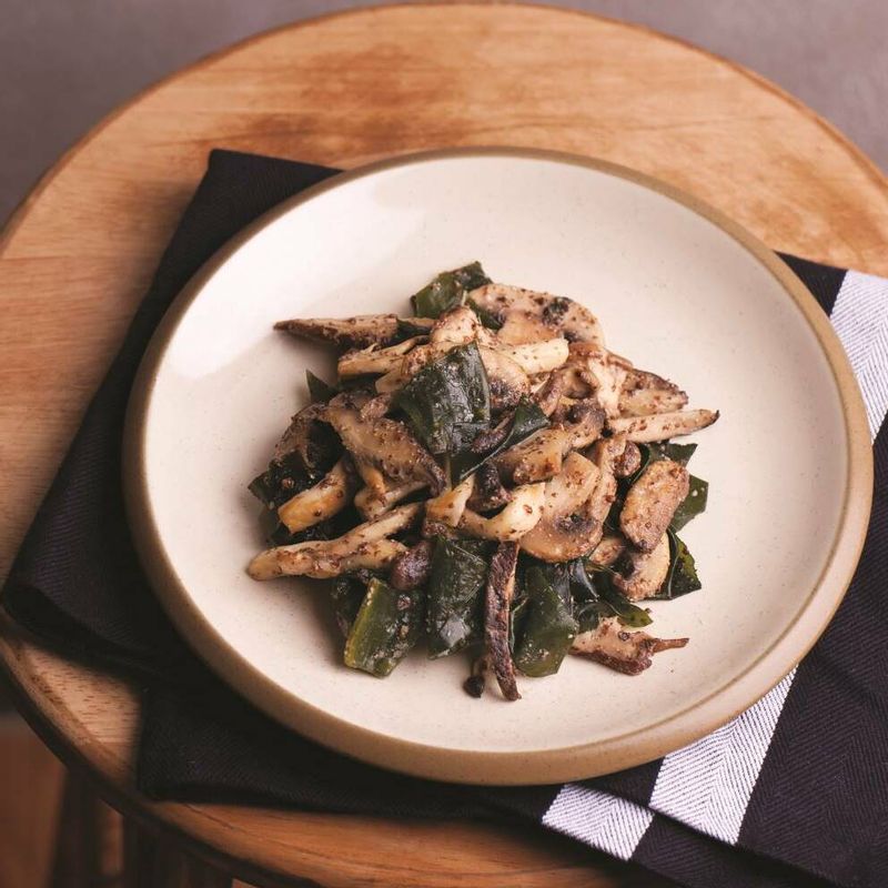 접시에 담아 맛있게 즐기세요!