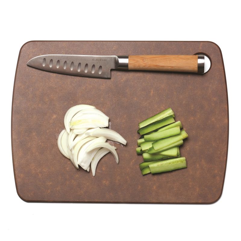 오이, 양파는 굵게 채썰어주세요.