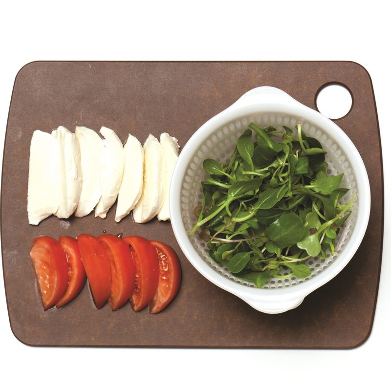 베이비채소토르티야샐러드을 위한 재료 이미지로 베이비채소,토마토,모차렐라 치즈,토르티야 등으로 구성 되어있습니다.