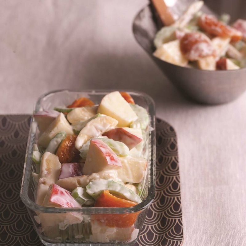 그릇에 담아 맛있게 즐기세요. 양이 많으면 냉장고에 차갑게 보관했다가 드셔도 맛이 좋답니다.