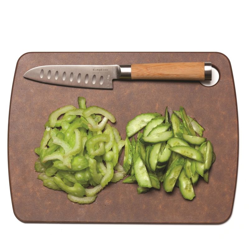 셀러리그래놀라치즈샐러드을 위한 재료 이미지로 셀러리,오이,그래놀라 등으로 구성 되어있습니다.