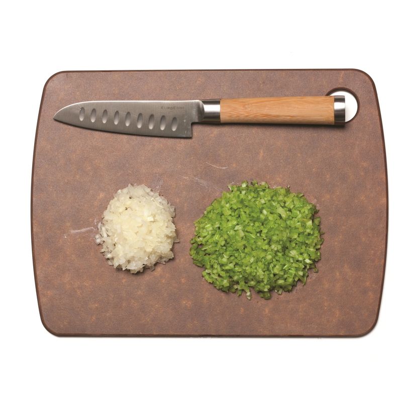 셀러리달걀샐러드을 위한 재료 이미지로 셀러리,양파,달걀 등으로 구성 되어있습니다.