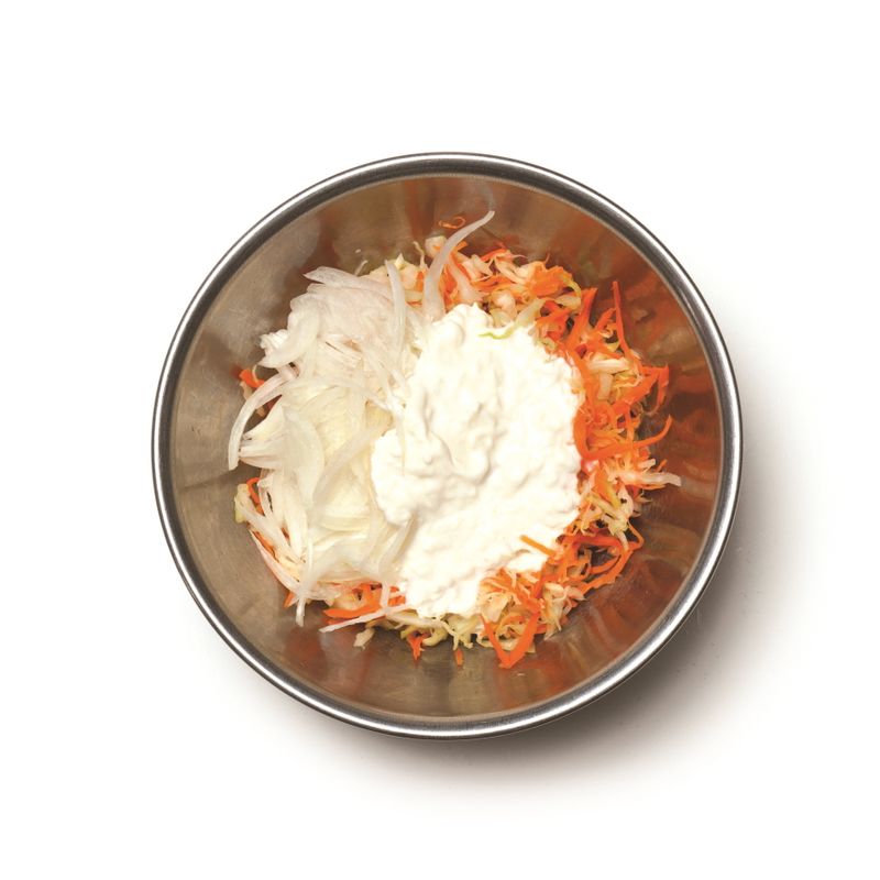 순서 2와 양파, 드레싱재료를 골고루 섞어주세요.