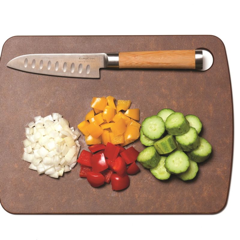 오이새우샐러드을 위한 재료 이미지로 오이,빨간 파프리카,노란 파프리카,양파,칵테일새우 등으로 구성 되어있습니다.