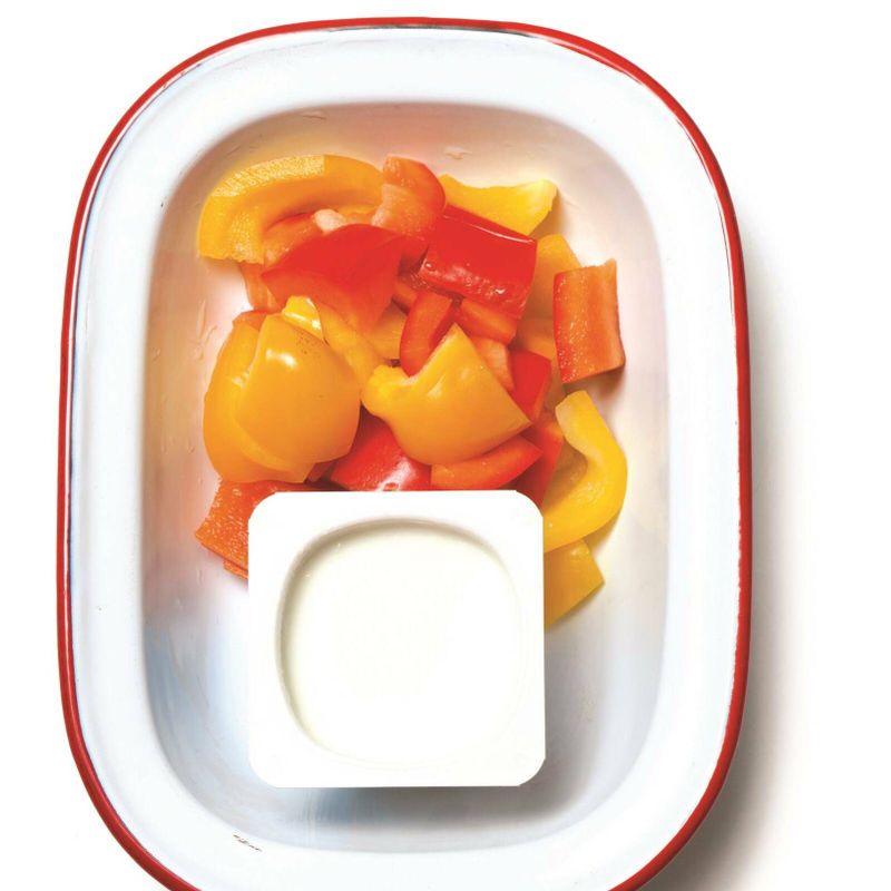 파프리카요거트주스을 위한 재료 이미지로 빨간 파프리카,노란 파프리카,플레인 요거트,얼음 등으로 구성 되어있습니다.