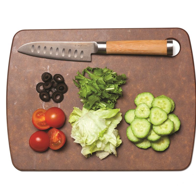 페타치즈올리브오이샐러드을 위한 재료 이미지로 오이,쌈채소 (양상추잎, 치커리),블랙올리브,방울토마토,양파 등으로 구성 되어있습니다.