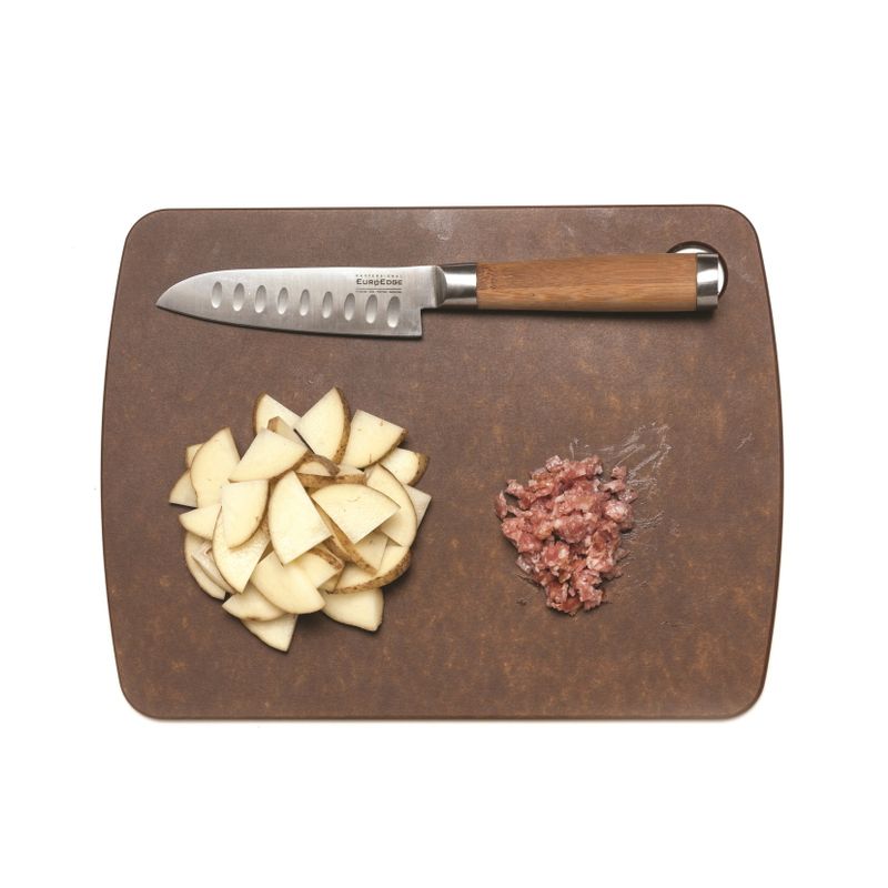 감자 살라미 토스트을 위한 재료 이미지로 통밀 식빵,감자,살라미,올리브오일,파슬리가루 등으로 구성 되어있습니다.