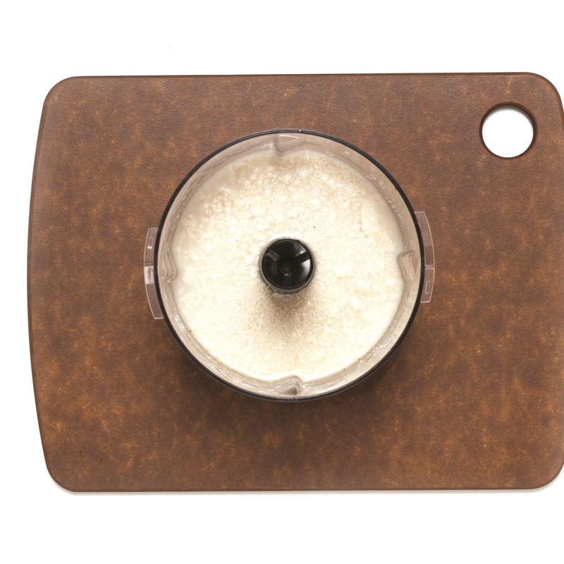 냄비에 두부, 치킨육수를 넣고 끓여준 뒤 믹서기에 옮겨 담아 통깨를 넣고 곱게 갈아주세요.