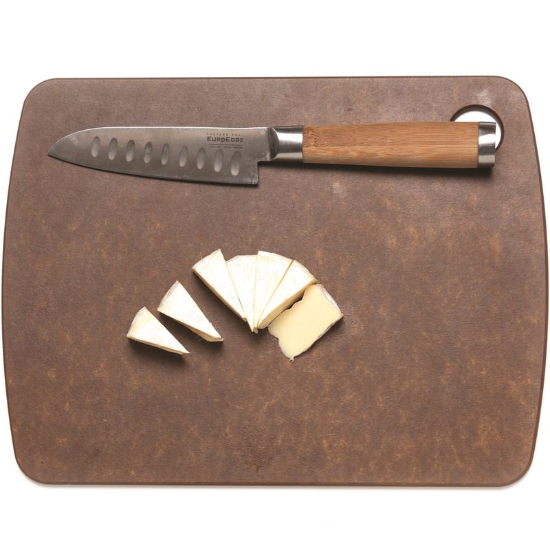 브리치즈는 웨지 모양으로 잘라주세요.