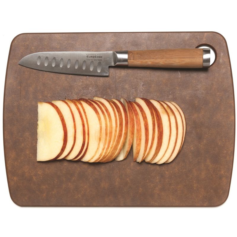 사과는 웨지 모양으로 얇게 채를 썰어주세요.