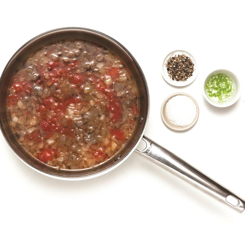 고기가 부드럽게 익으면 소금, 굵은 후춧가루를 뿌려 간을 하고 실파를 올리면 완성이랍니다.