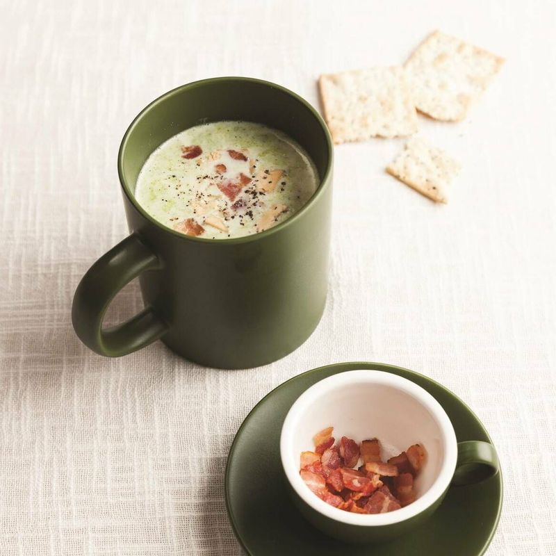 그릇에 담고 순서 1의 베이컨을 뿌려 맛있게 드세요.