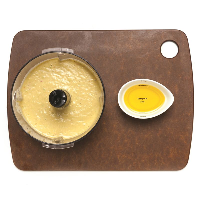 순서 1을 모두 믹서기에 넣고 우유와 함께 곱게 갈아준 뒤 올리브오일을 넣고 한 번 더 갈아주세요.