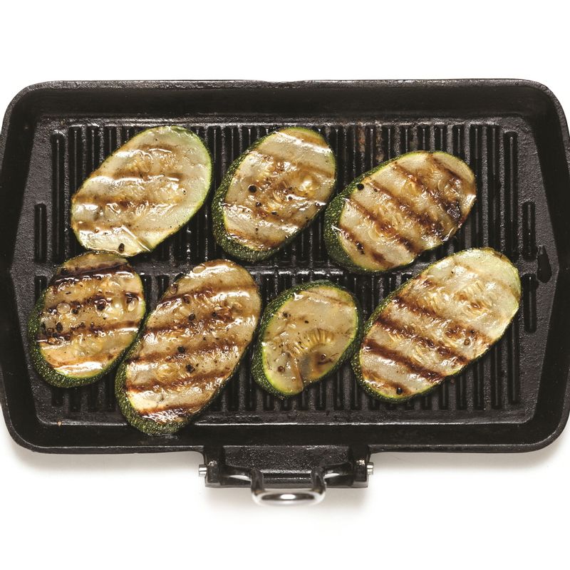 그릴팬에 순서 1을 올려 앞뒤로 노릇하게 구워주세요.