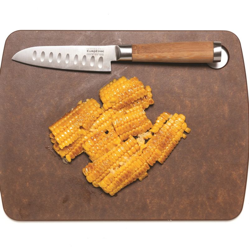 허니버터 옥수수 토스트을 위한 재료 이미지로 토스트 식빵,삶은 옥수수,버터,파르메산 치즈가루,카옌 페퍼 등으로 구성 되어있습니다.