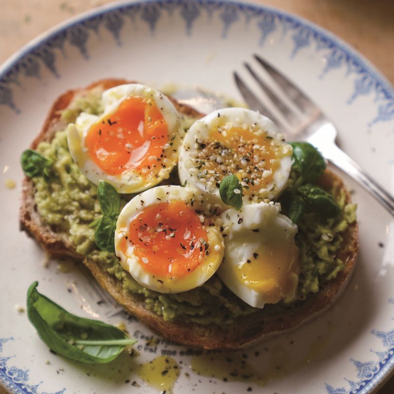 아보카도 반숙 토스트