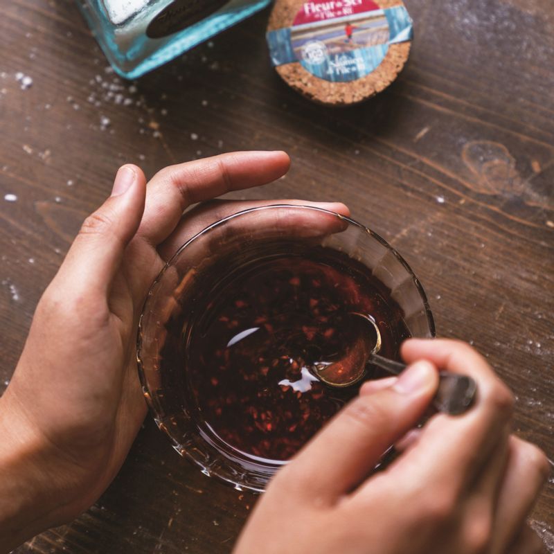 볼에 소스 재료를 모두 넣고 잘 섞어주세요.