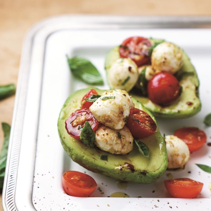 카프레제 아보카도 보트