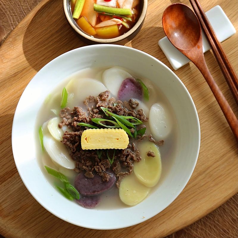 오색떡국, 떡국, 설떡국, 설날떡국,떡국만드는법,떡국레시피,떡국고명, 떡국지단, 가래떡, 떡국떡, 떡만두국, 국물요리, 오색떡국레시피, 오색떡국만드는법
