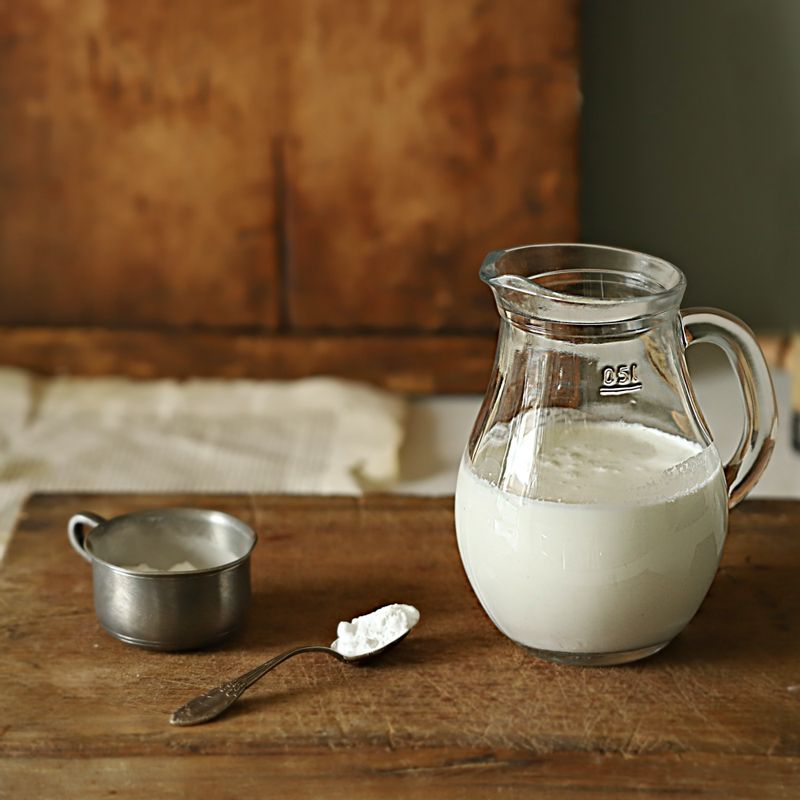 키토 생크림을 위한 재료 이미지로 생크림,에리스리톨 (알룰로스 가루, 라칸토로 대체 가능) 등으로 구성 되어있습니다.