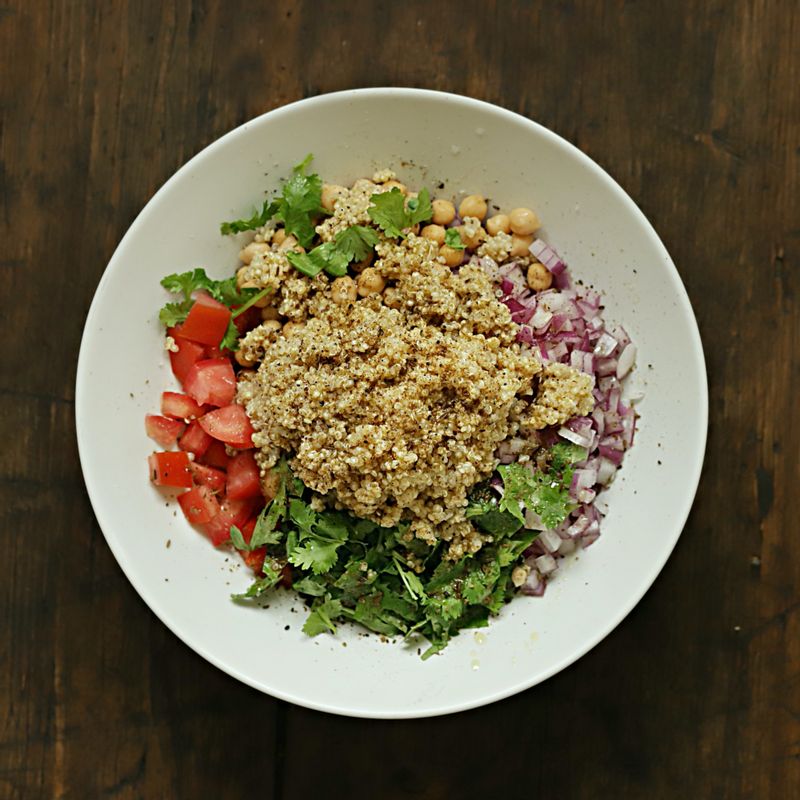 드레싱재료를 넣고 섞은 후 30분 정도 냉장고에서 차갑게 보관한 후 맛있게 즐겨주세요.
(tip. 기호에 따라 드레싱의 양을 조절해 만들어 주세요)