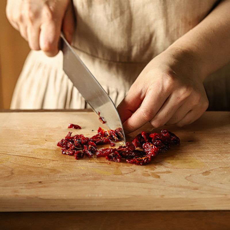 썬드라이 토마토는 잘게 다져주세요.