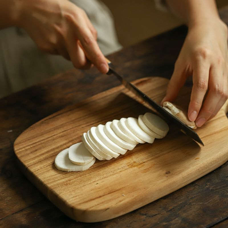 새송이버섯은 1cm 두께의 동그란 모양으로 잘라주세요. 볼에 양념간장 재료를 넣어 양념장을 만들어주세요.