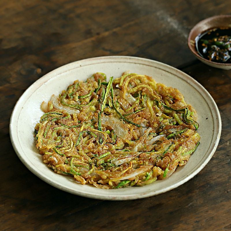 접시에 담아 맛있게 즐겨주세요.