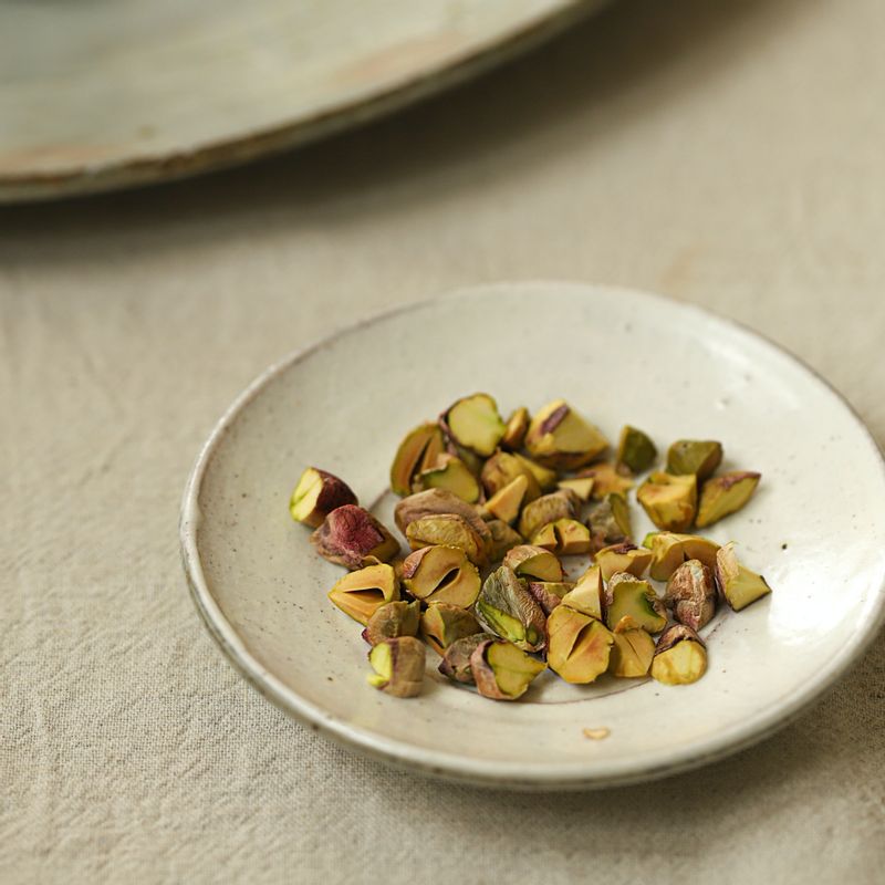 피스타치오는 굵게 다져 준비해 주세요.