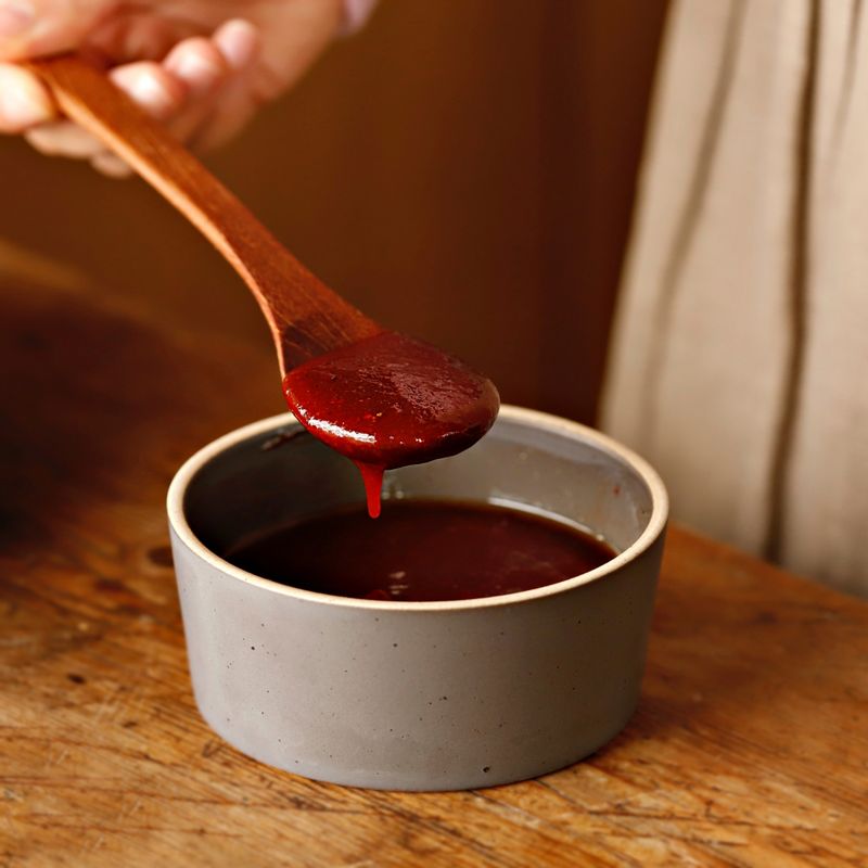 볼에 양념 재료를 넣고 섞어주세요.