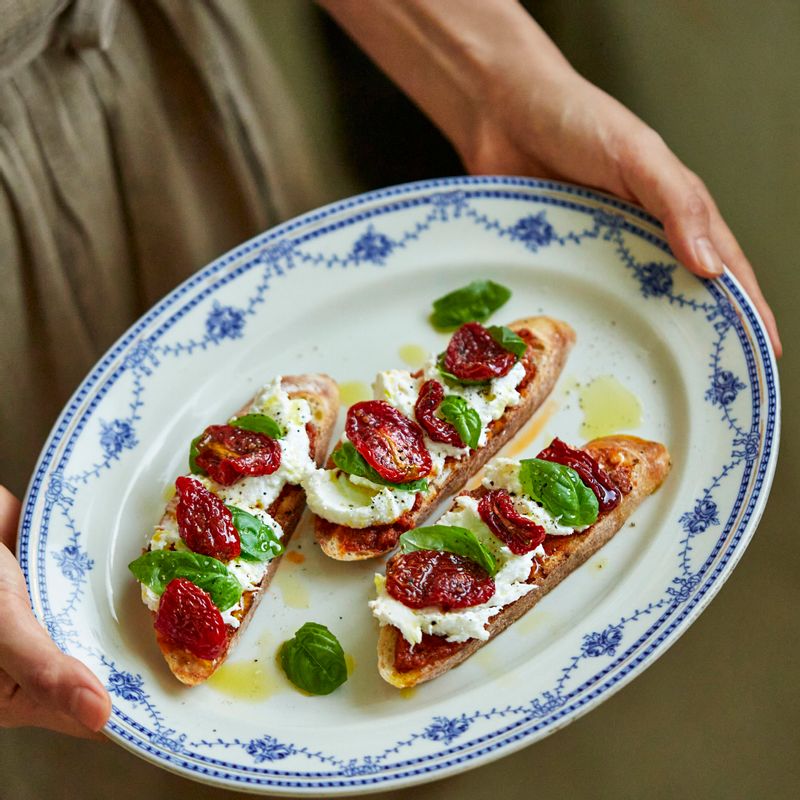 선드라이토마토,선드라이토마토부르게스타,부르게스타,스페인요리,스페인,토마토,와인,에피타이저,파티,초대요리,초대,손님,빵